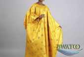 Boubou Élégant en Bazin Riche – L’Écho de la Mode Africaine Authentique