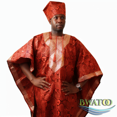 Boubou Élégant en Bazin Riche – L’Écho de la Mode Africaine Authentique